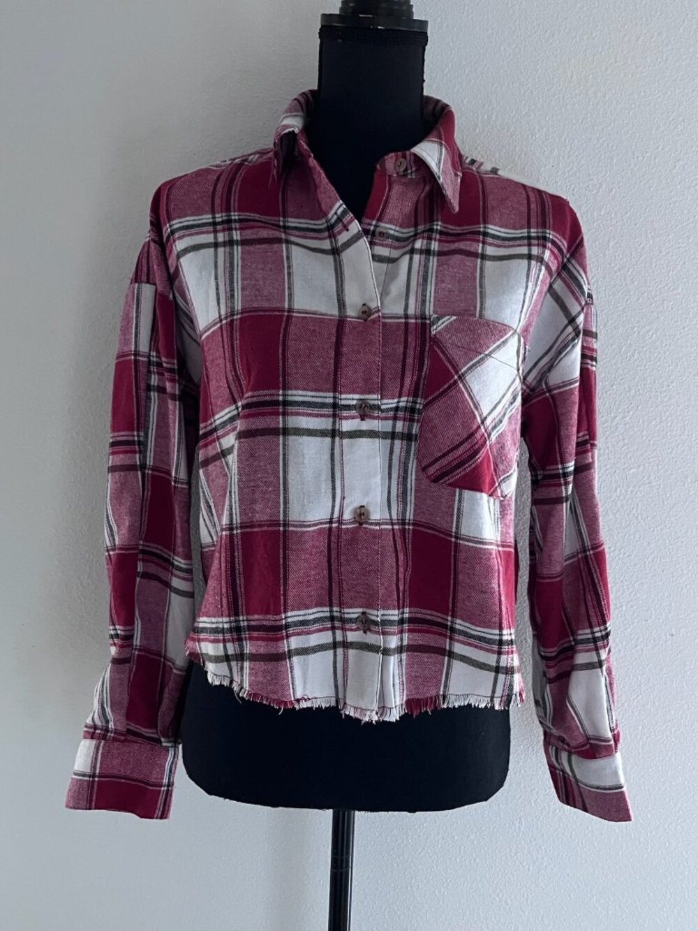 Buckle BKE Plaid Flannel Shirt Raw Hem Button Up Women S Red Black White